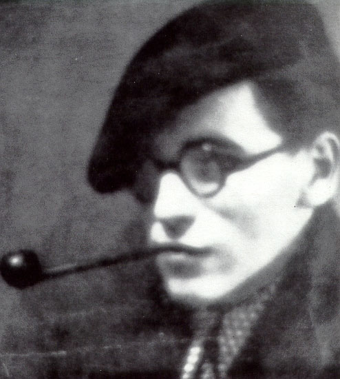 Léo Ferré, 1937 : étudiant, fumant la pipe
