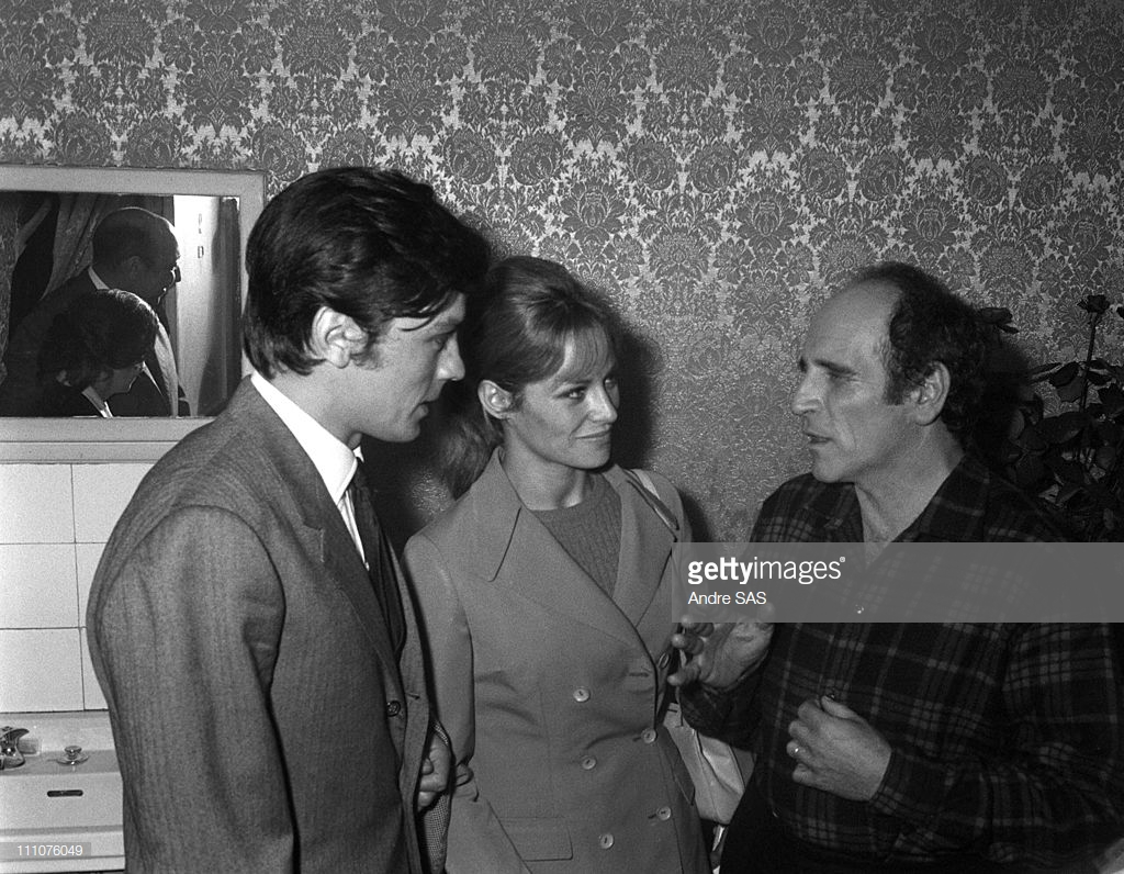 Nathalie et Alain Delon rendent visite à Léo dans sa loge à Bobino, octobre 1967