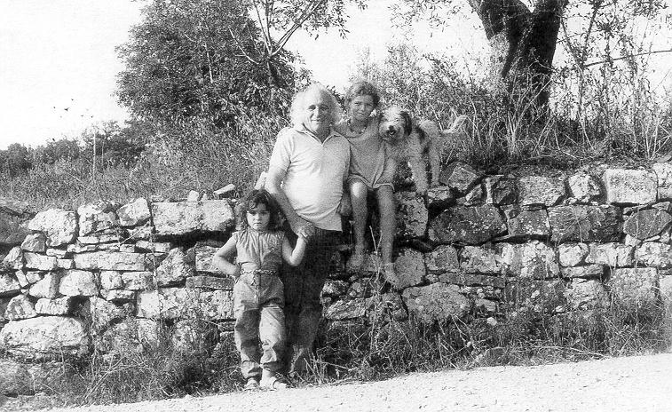 Léo Ferré - Avec Manuella, Marie-Cécile et la chienne Folette