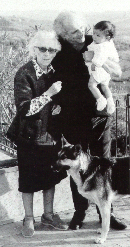 Léo avec sa mère, Mathieu et le chien Tristan, en octobre