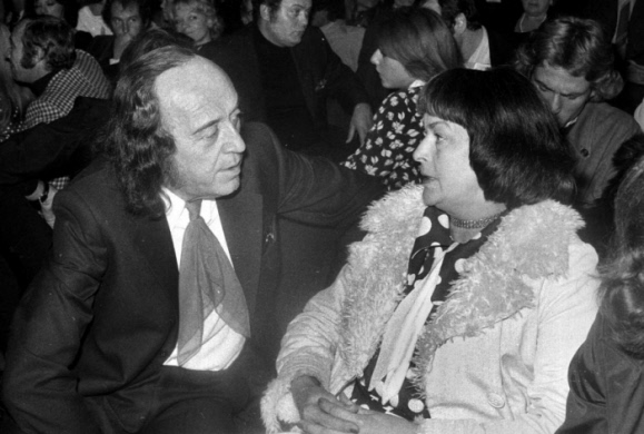 Jean-Roger Caussimon asistant à un gala de Léo Ferré à l'Olympia, 24 octobre 1972